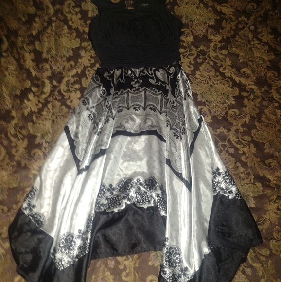 Dress - Picture 2 of 3